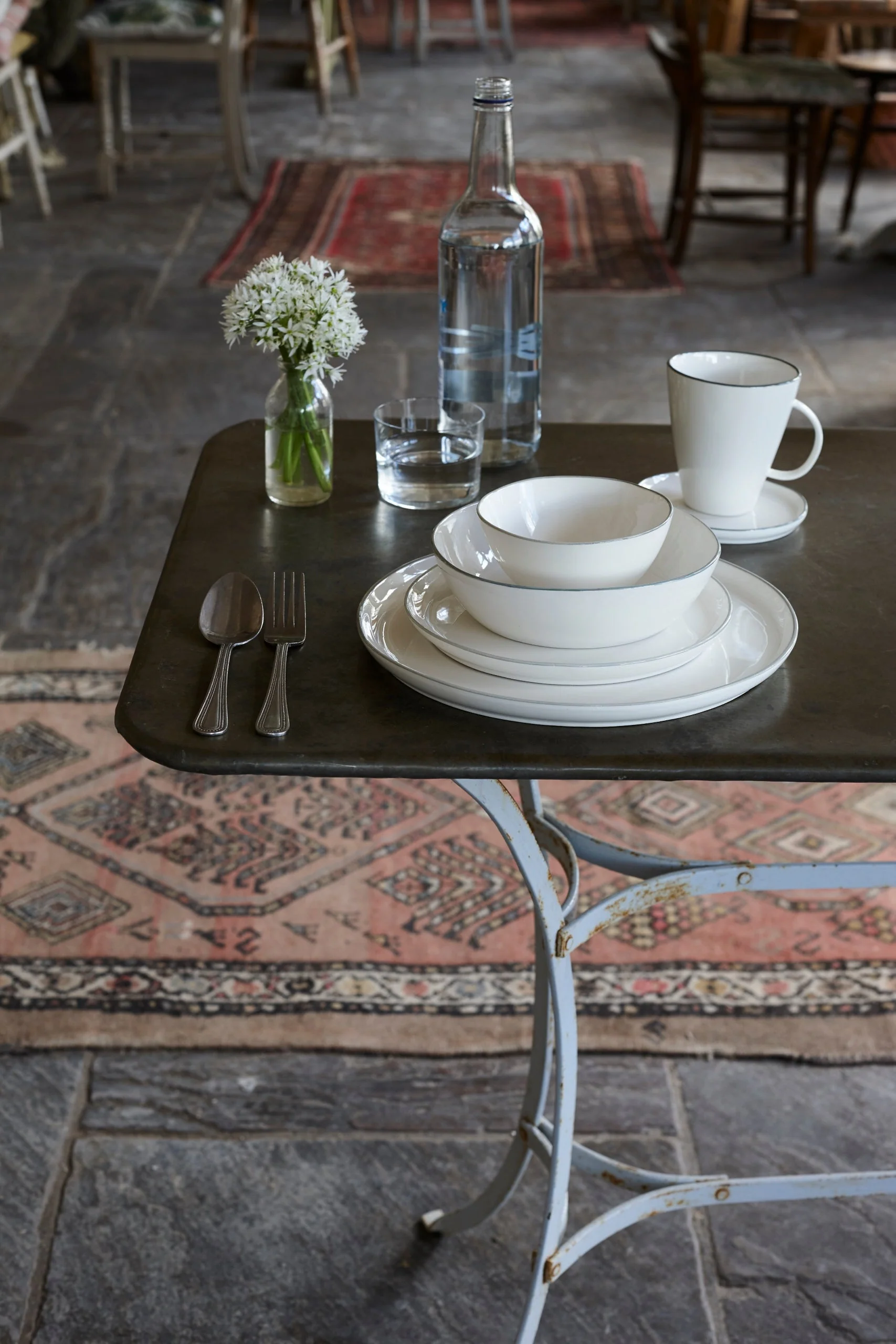 Abbesses Medium Plate Grey Rim - Set of 4 - Image 3