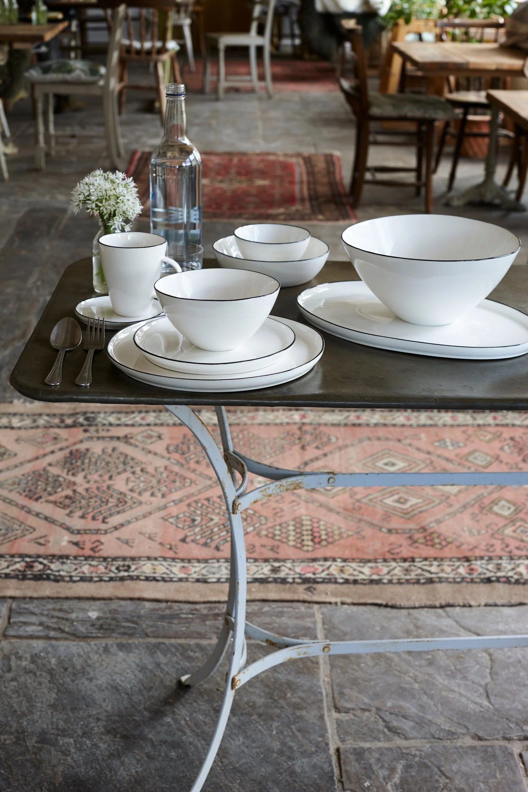 Abbesses Pasta Bowl Black Rim - Set of 4 - Image 3