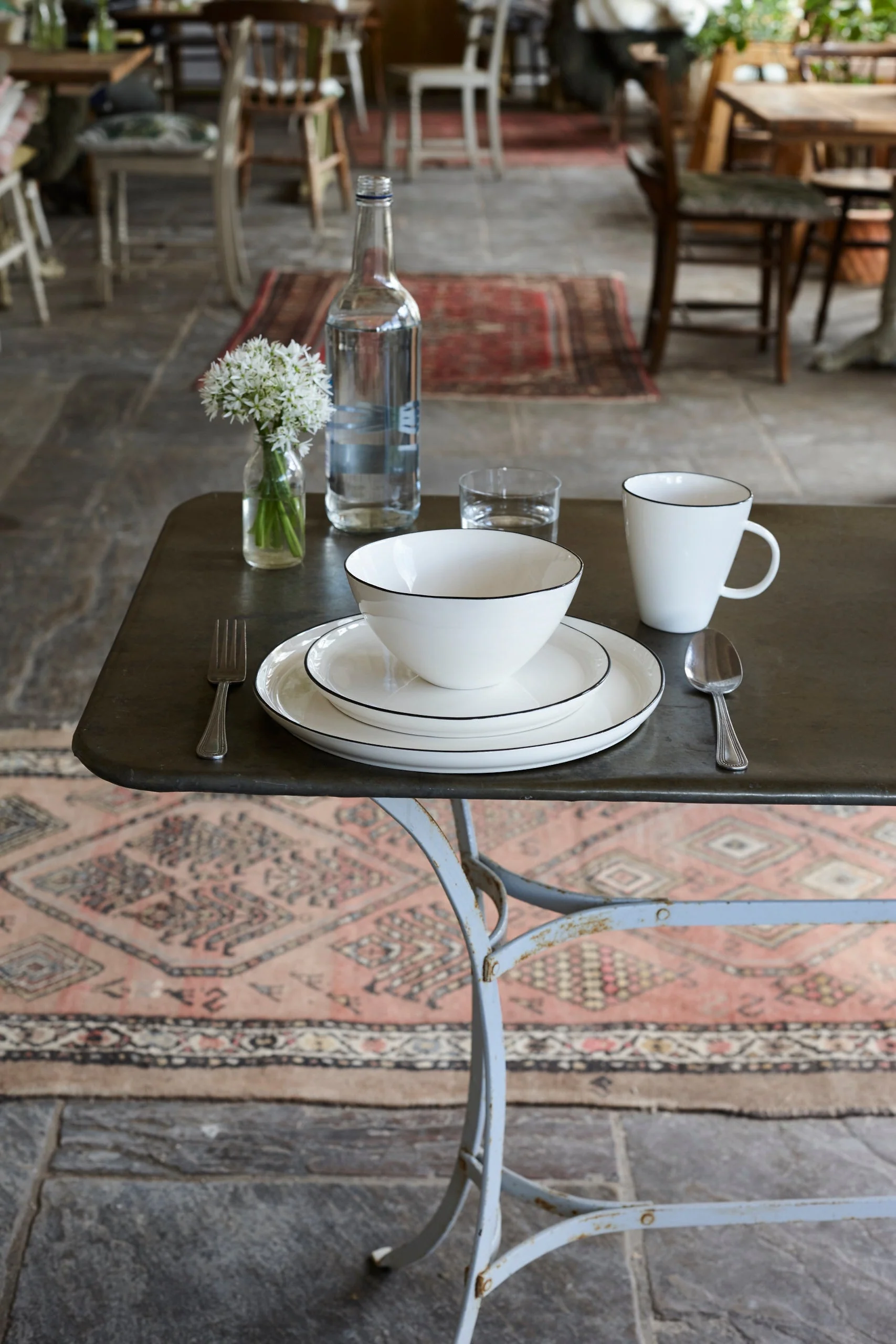 Abbesses Large Plate Black Rim - Set of 4 - Image 4