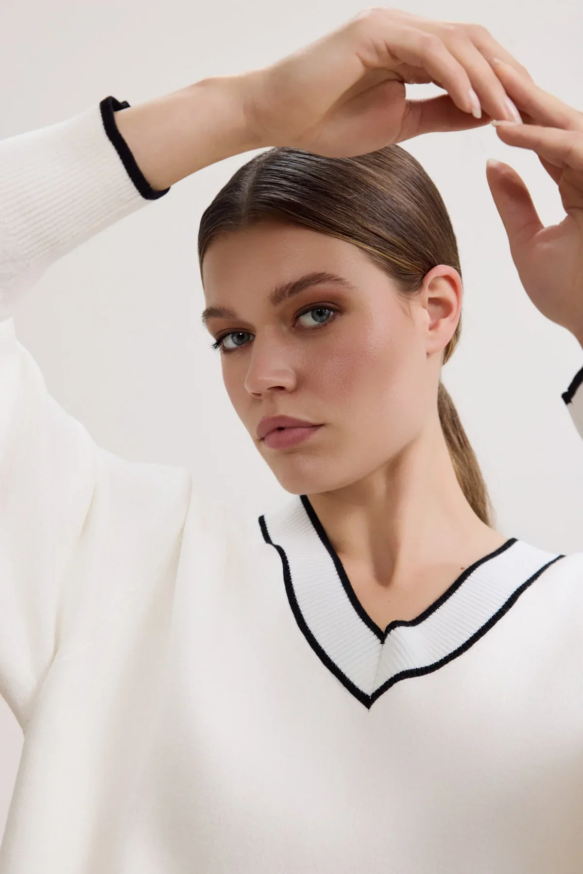 Olly V-Neck Sweater - Image 3